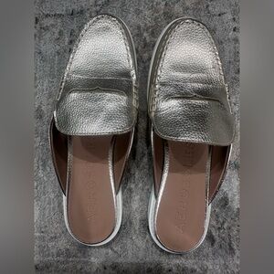 AEROSOLES Women's Metallic gold Loafers size 9